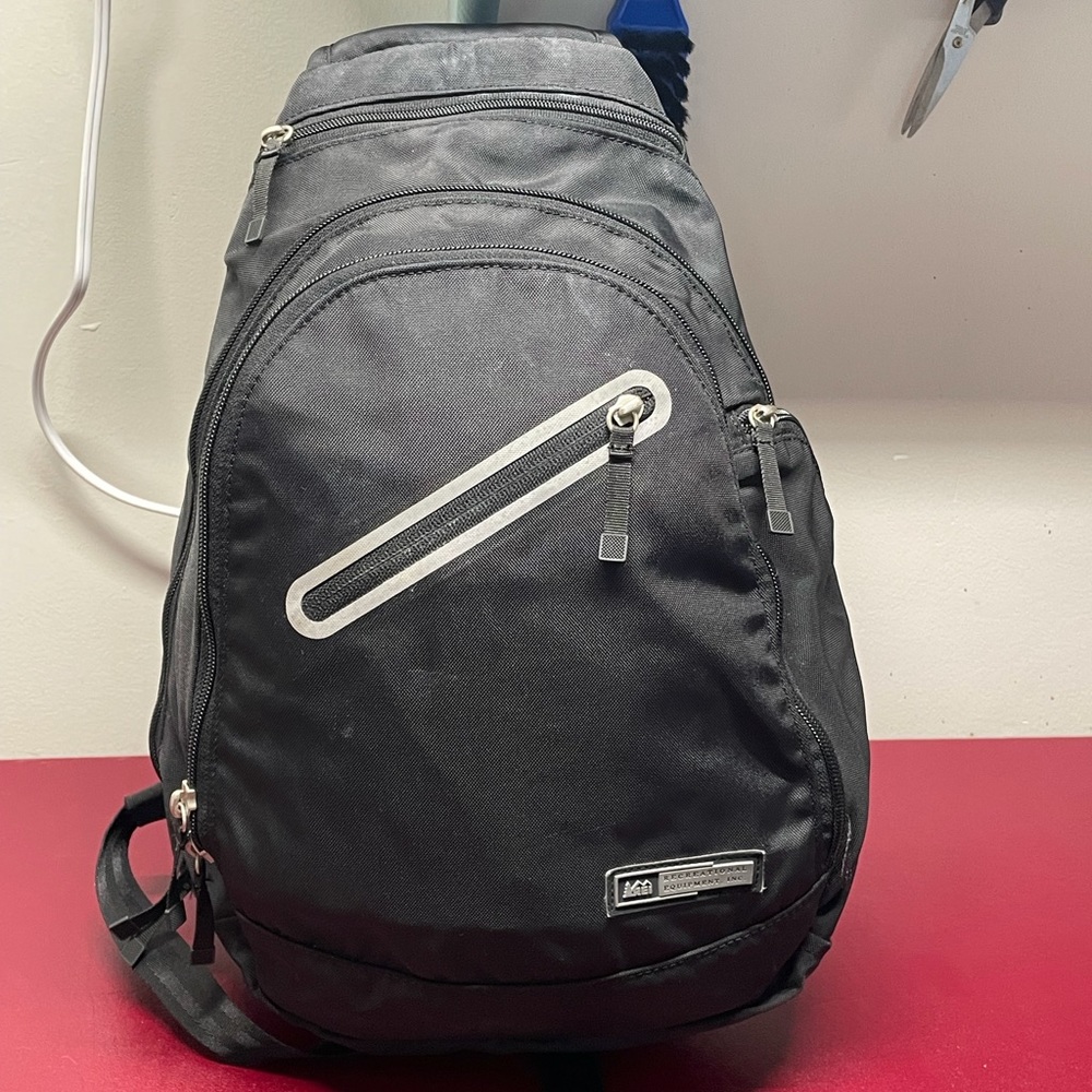 REI TRAVEL PACK - Picture 2 of 11